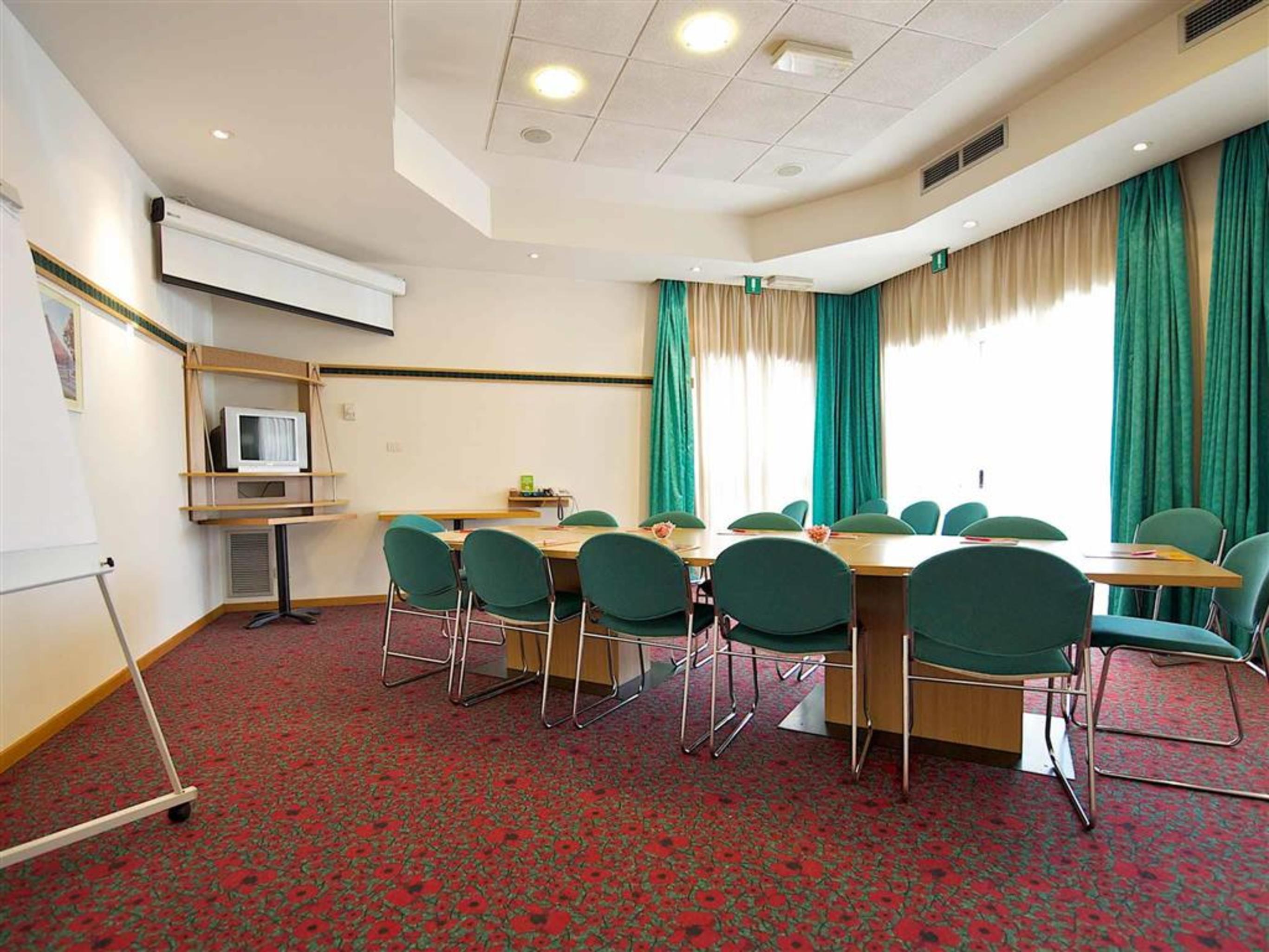 Hotel Ibis Firenze Nord Aeroporto Sesto Fiorentino Exterior foto